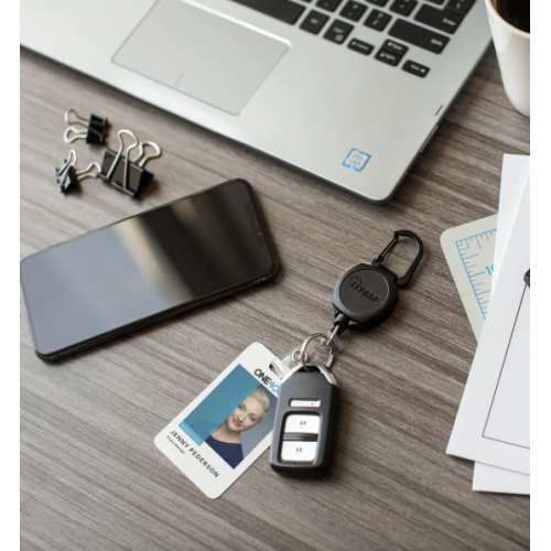 retractible_id_holder2